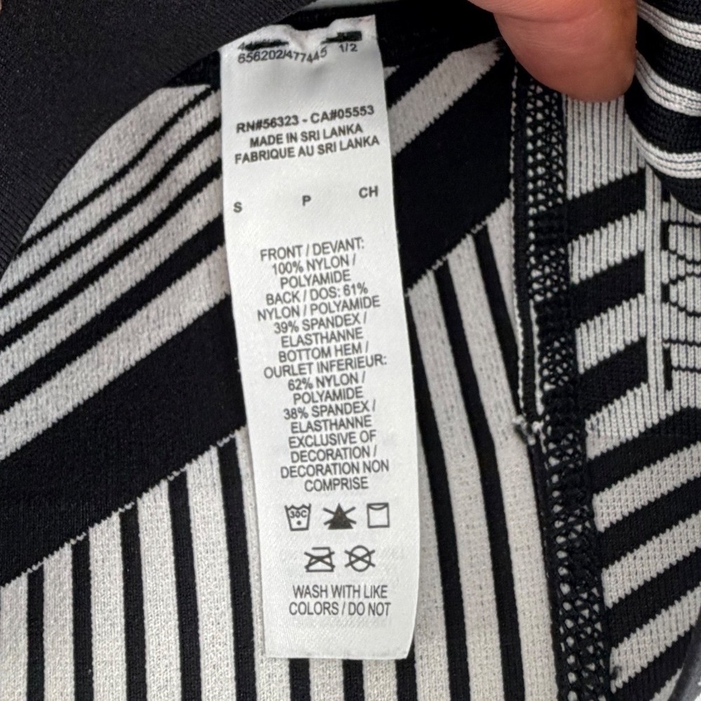 Nike Women Seamless Striped Racerback Sports Bra Black White Small 656202-477445 - Picture 5 of 6